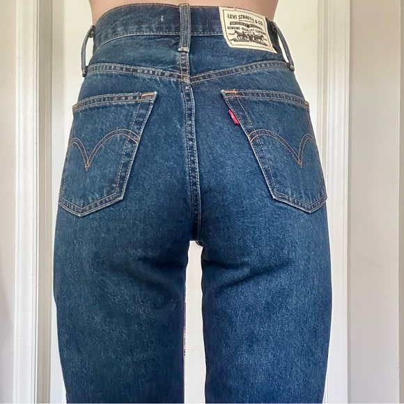 Levi's WellThread Ribcage Wide Leg Cropped Jeans - Picture 9 of 16